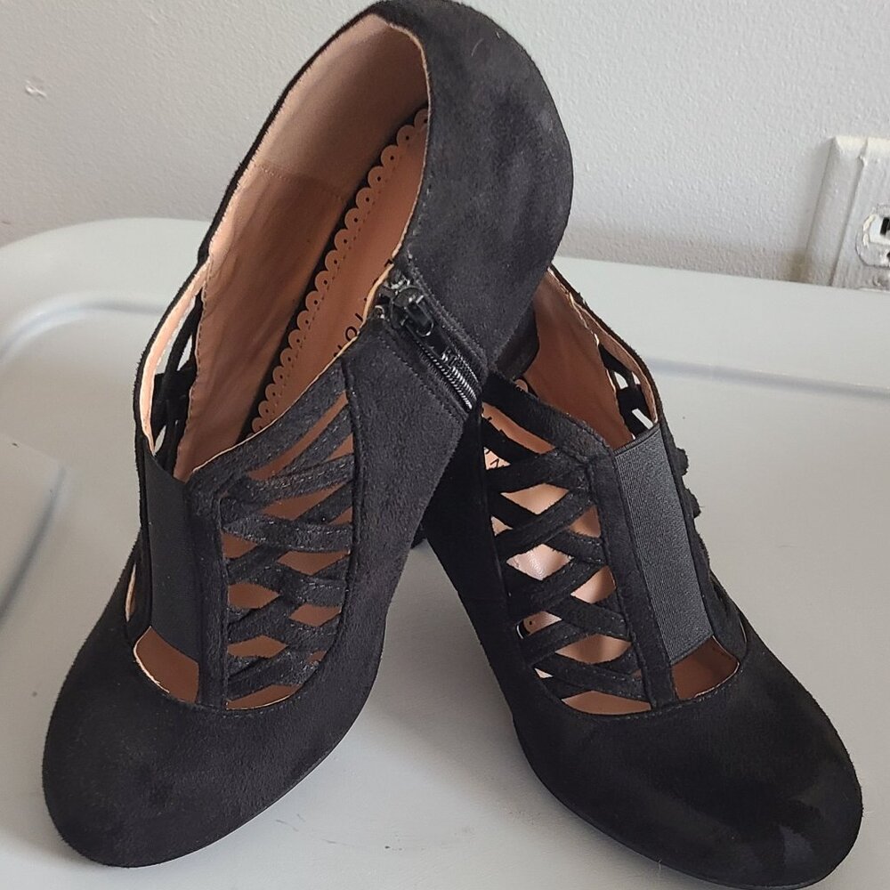 Journee Collection Piper Booties Black Suede Heels Size 8.5